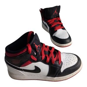 Nike Air Jordan 1 Mid Gym Youth Red & Black Toe Sneakers Sz 4Y Lifestyle Comfort
